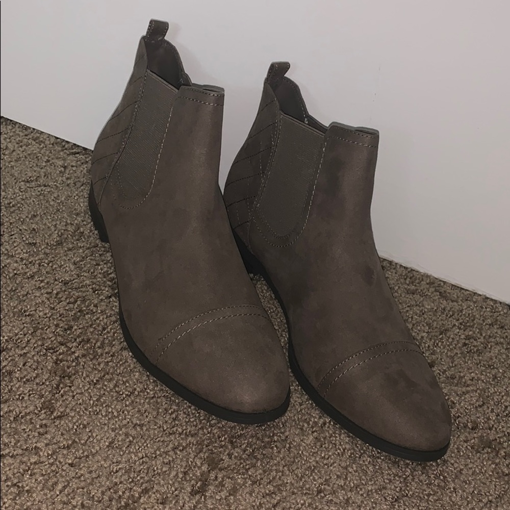 Gray/brown size 10 tan ankle boots - Picture 1 of 1